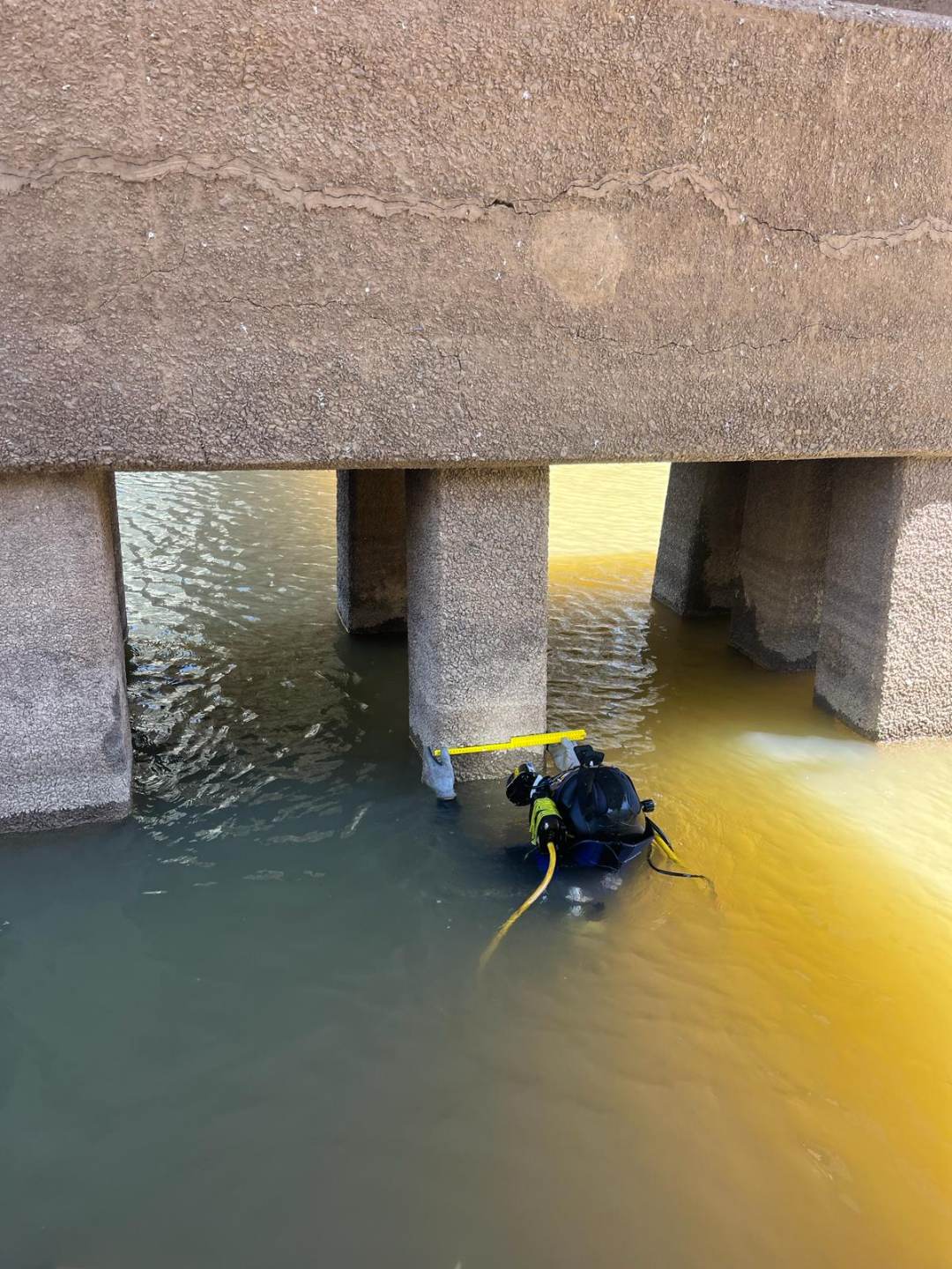 Underwater survey of a bridge structure