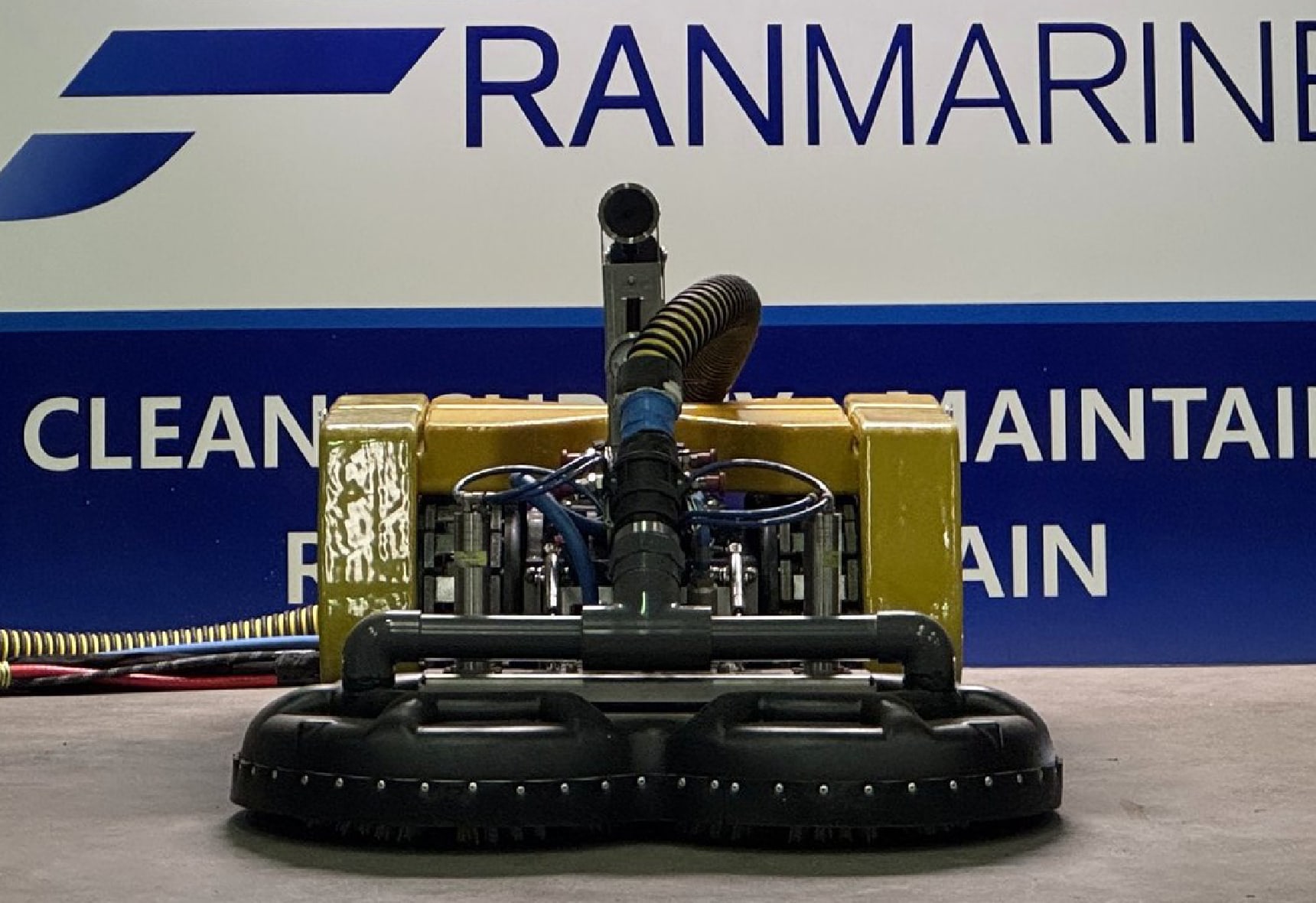 CLIIN magnetic hull crawler with cavitation head