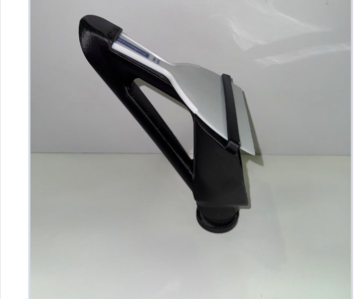 Nylon-bladed diver hand tool for hard fouling